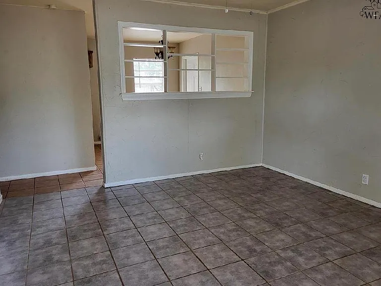 1408 Deville St — Photo 2