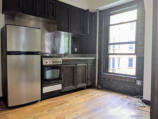 Rented by PocketBroker Inc | media 9