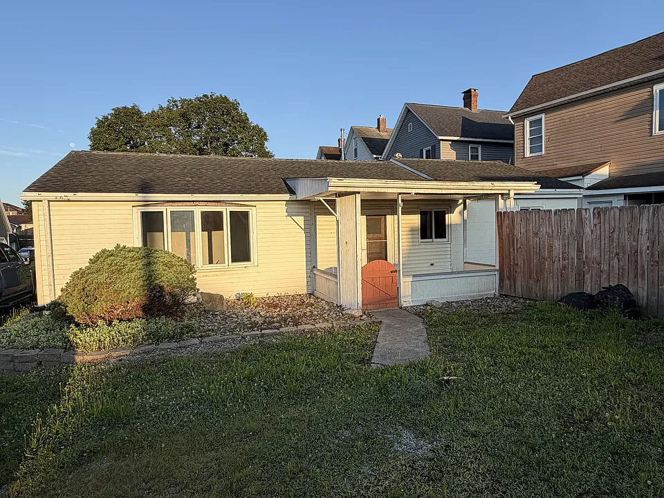 223 James St