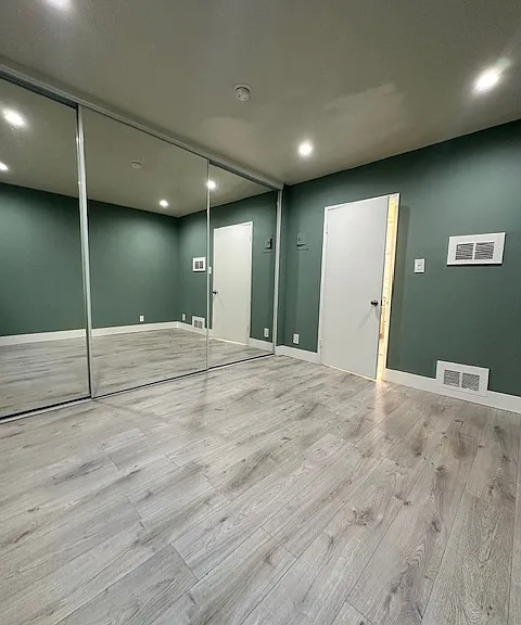 7555 De Longpre Ave #4 — Photo 8