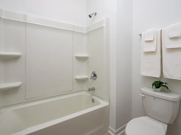Another view of the bathroom
