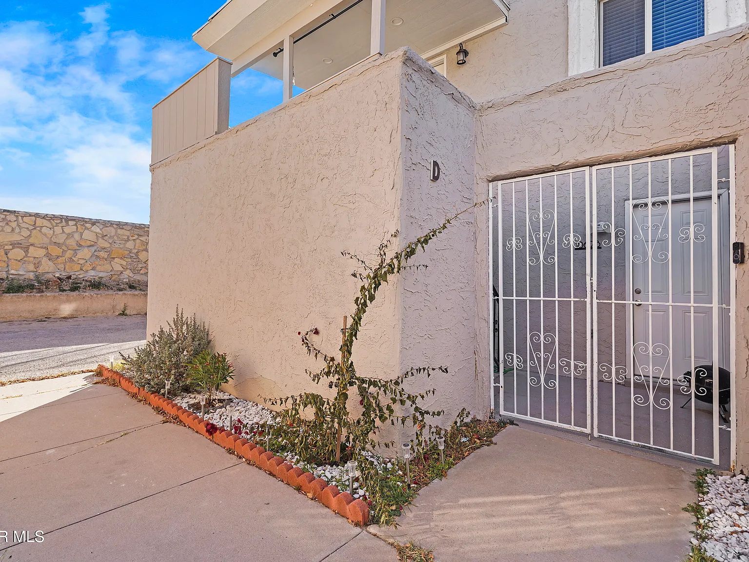 2 bed, 2.0 bath, 1008 sqft, $1,350 — Photo 4