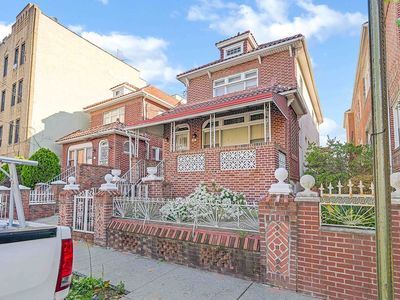 211 E 53rd St, Brooklyn, NY, 11203