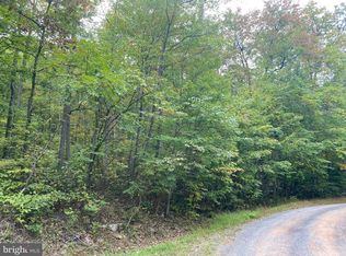 20 Dove Dr #B, Paw Paw, WV 25434