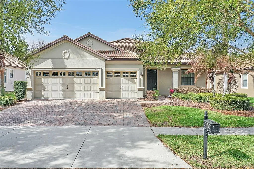 4 bed, 3.0 bath, 2381 sqft, $2,995 — Photo 1