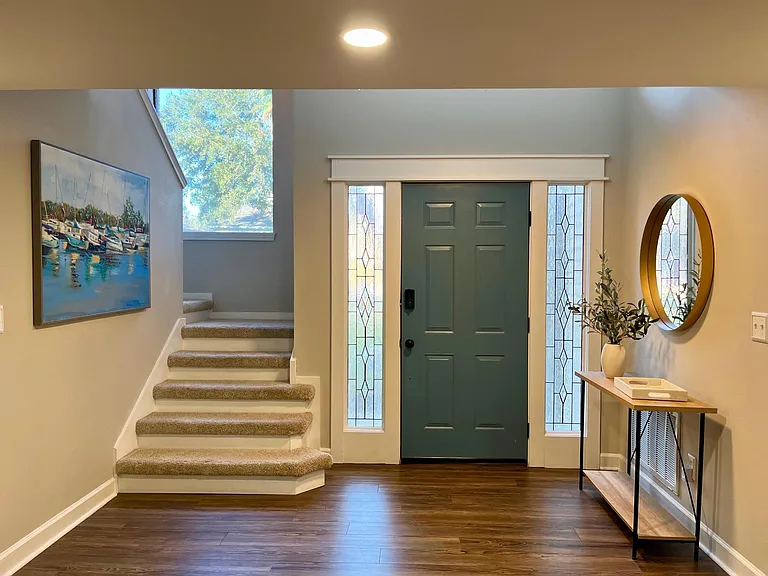 246 Hillside Dr — Photo 2