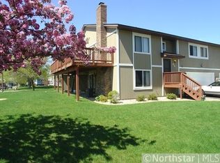 6 Oak Leaf Ln, Circle Pines, MN 55014