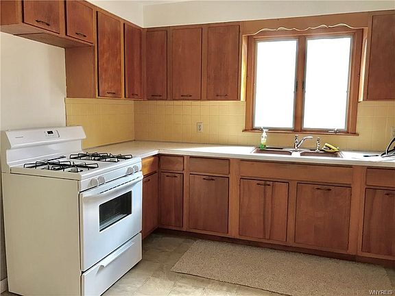 4th image of 2096 Harrison Ave