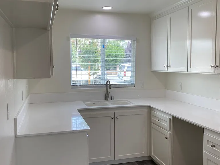 3201 Mesa Dr — Photo 10