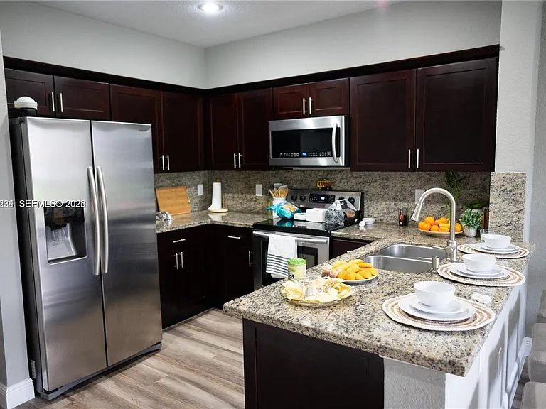 7941 Catalina Cir #7941 — Photo 2
