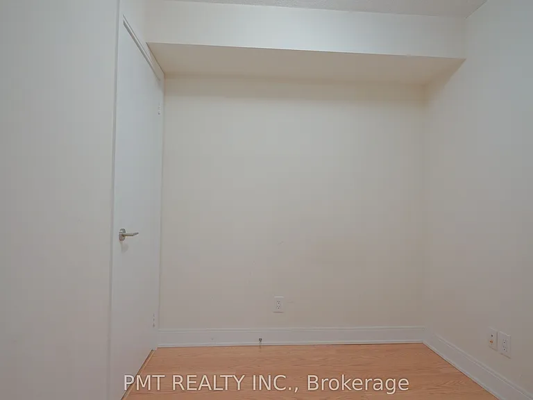 135 Village Green Sq #3925 — Photo 16
