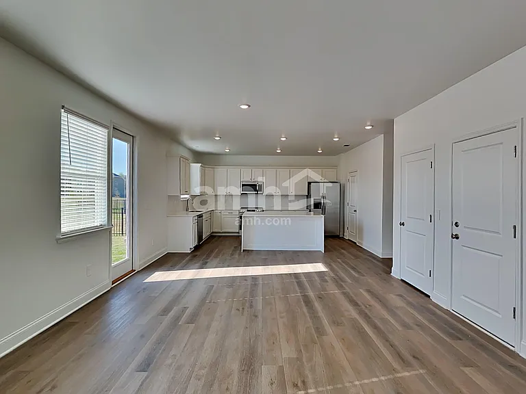 322 Golucke Way — Photo 5