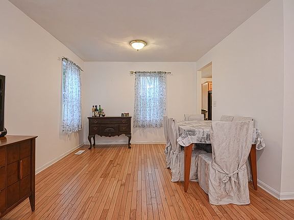 5th image of 6 Pleasant Street Ct