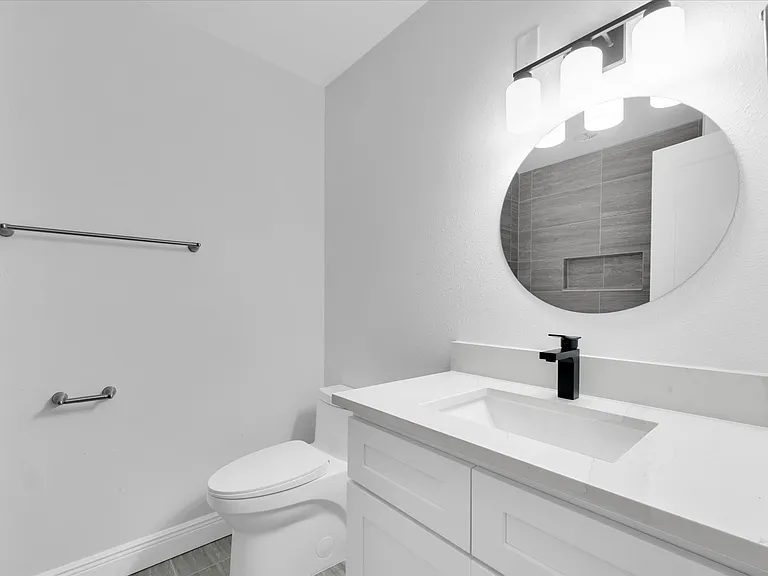 3811 Huntington St NE — Photo 31