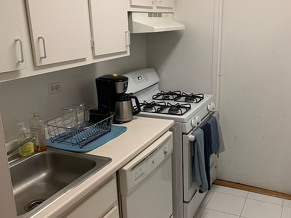 3rd image of 200 E 72nd St APT 19B