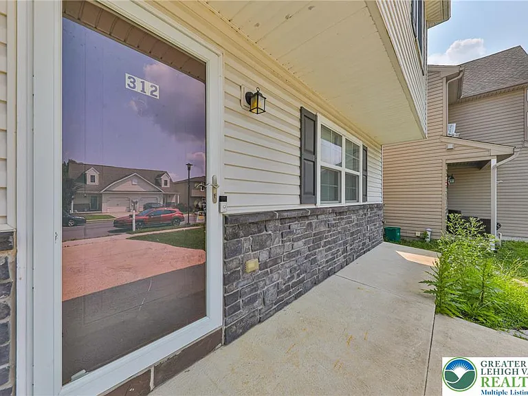 312 Central Park Ave — Photo 3