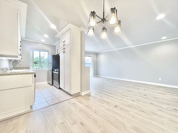 4th image of 11926 Dorothy St APT 7
