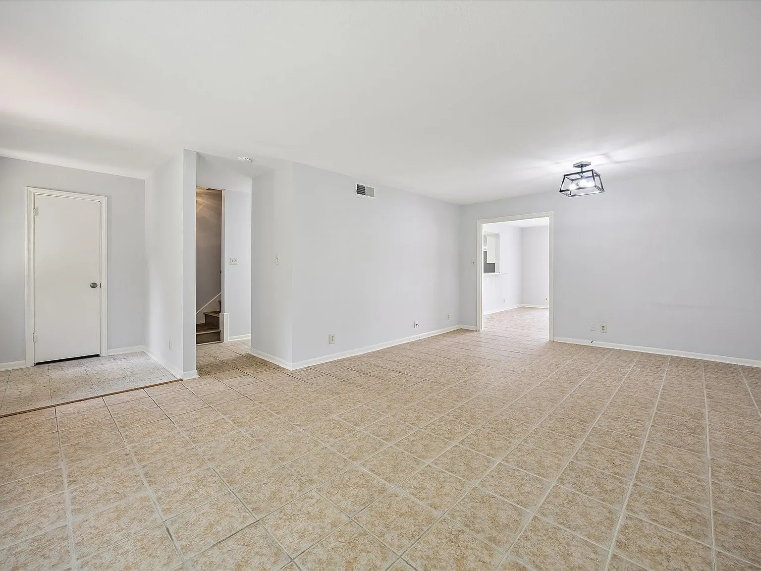 3 bed, 2.5 bath, 1872 sqft, $2,400 — Photo 3