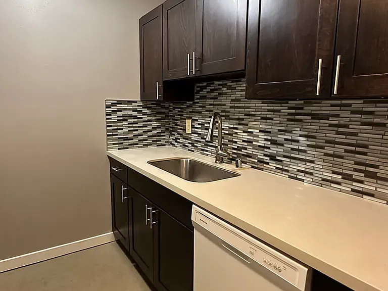 Emerald Place Apartments — Photo 10