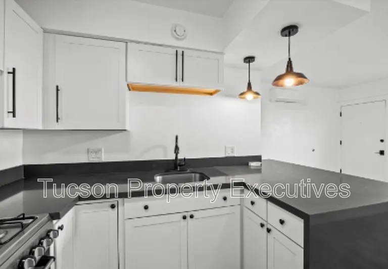 824 E 10th St #D — Photo 2