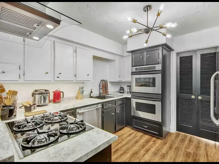 3107 Cherry Creek Dr — Photo 3