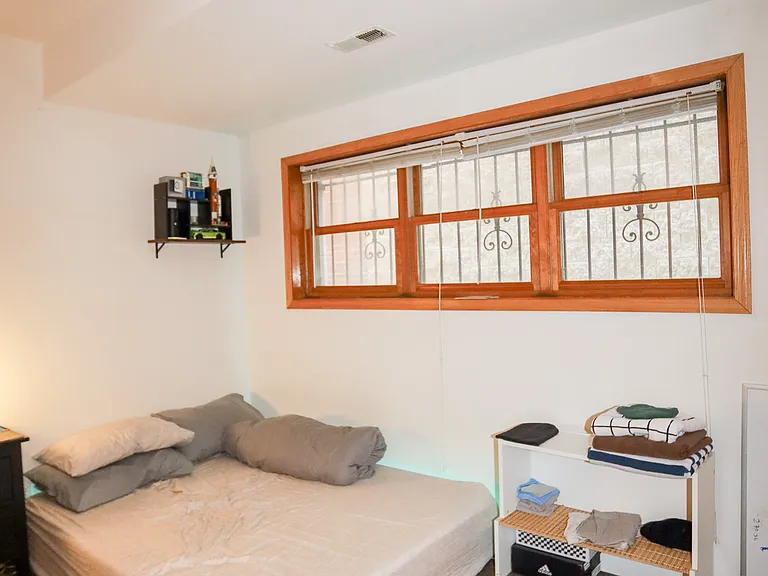 1940 W Diversey Pkwy #2W — Photo 13