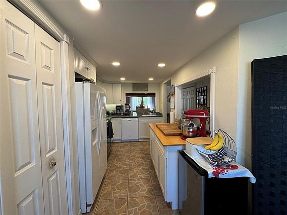 5th image of 324 Windrush Blvd #8