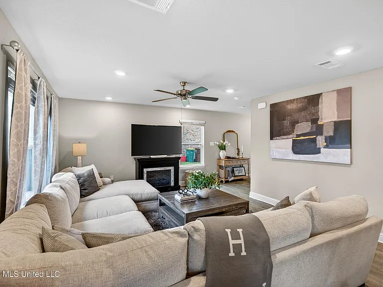 5438 Leeds Ln — Photo 14