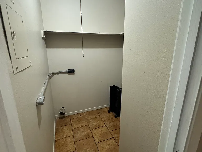 680 Sharp Ln #207 — Photo 5