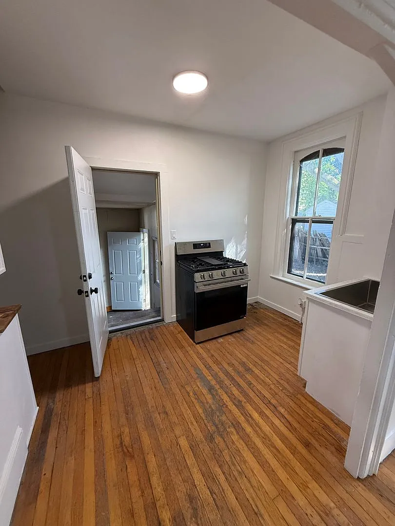 584 Mount Vernon Street — Photo 3