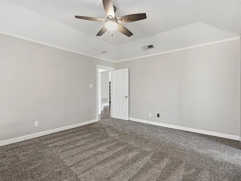 410 Roundabout Dr — Photo 18