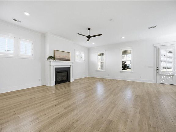 5th image of 353 Baritone Rd