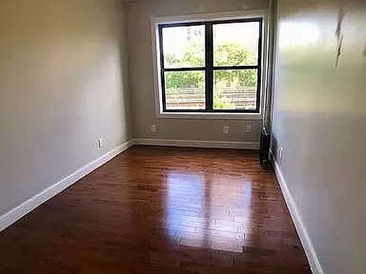5th image of 180 Nagle Ave #G3