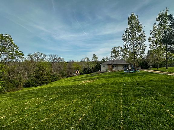 3rd image of 569 E Ridge Rd
