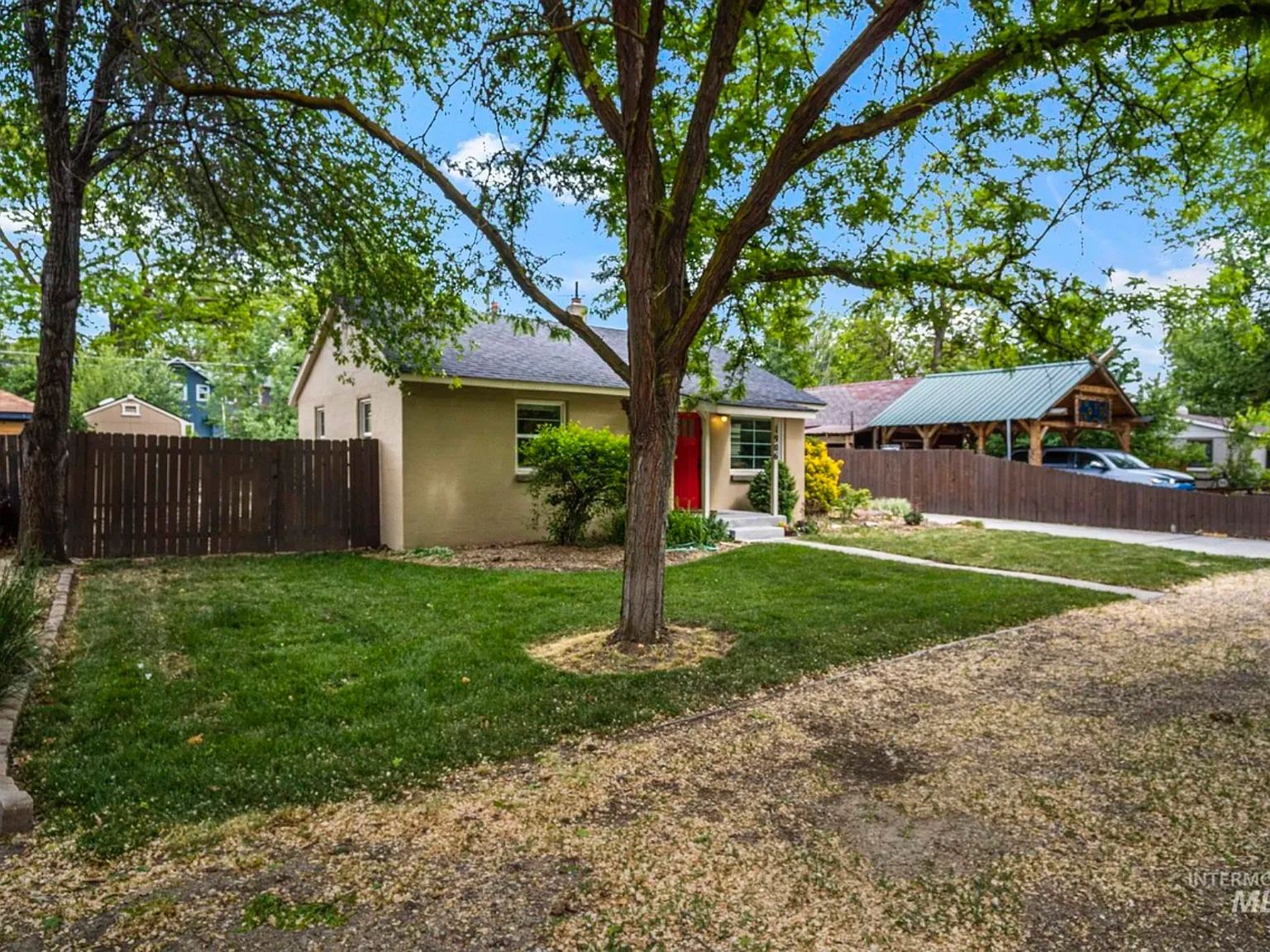 2 bed, 960 sqft, $2,100 — Photo 2