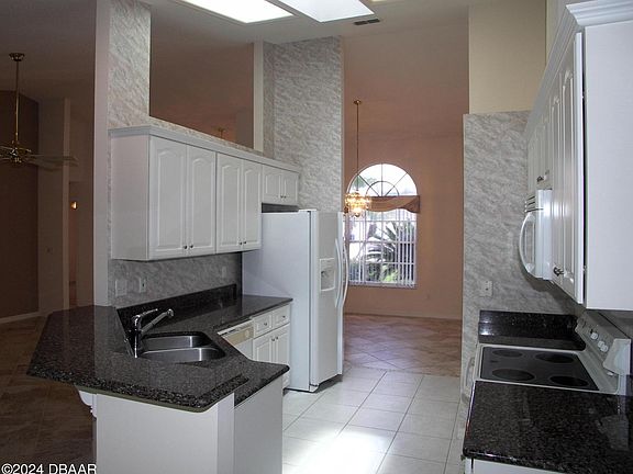 2nd image of 434 Nash Ln