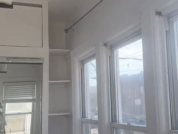 5th image of 157 E 40th St Floor 2