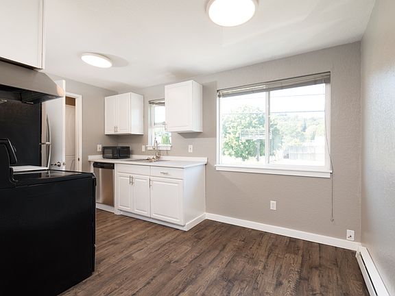 3rd image of 502 S Cloverdale St APT 202