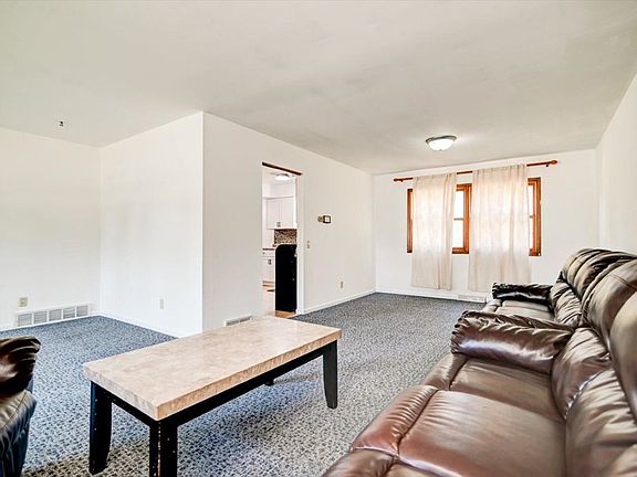 4th image of 5002 Twin Oaks Dr