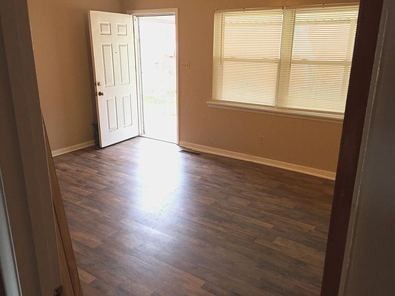 4th image of 4214 N Cypress St