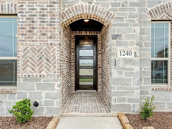 5th image of 1240 Ronald St