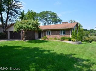 6331 Middle Lake Rd, Clarkston, MI 48346