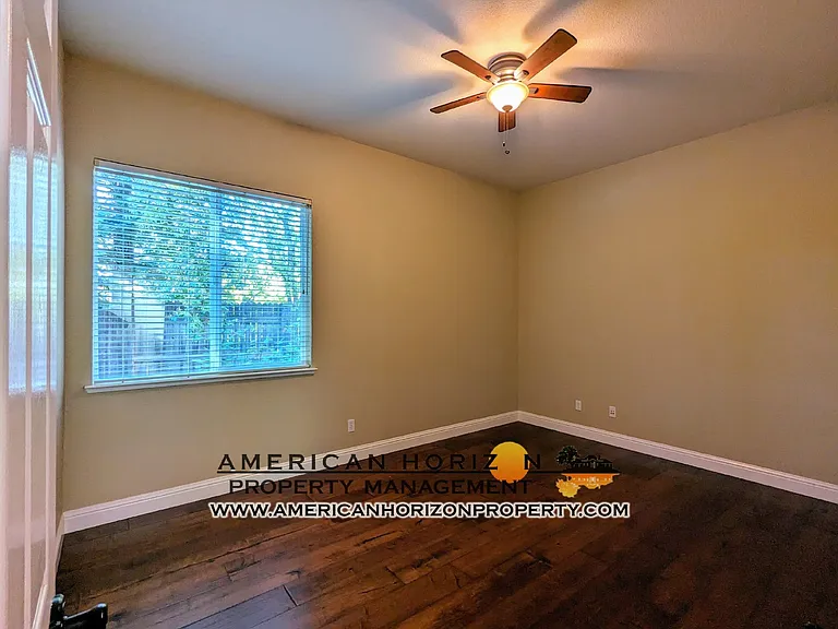 425 Crescent Dr — Photo 5