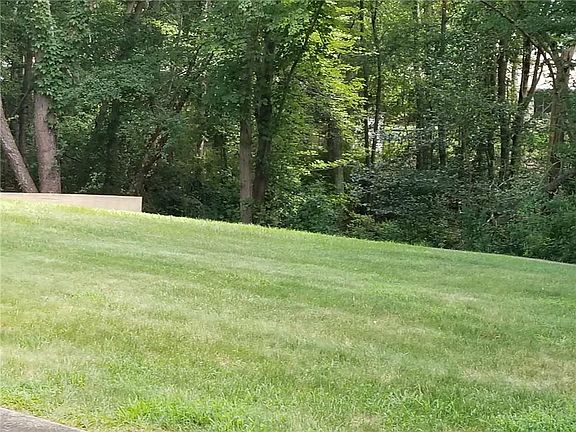 4th image of 83 Buckingham Dr