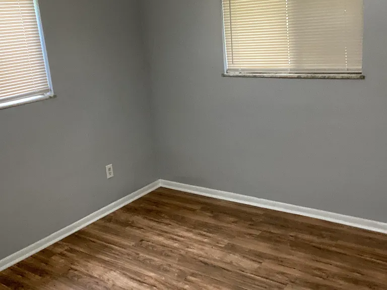 Diamond Creek Apartments — Photo 13