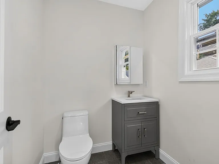 18 Walnut St #A — Photo 5