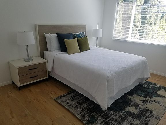 4th image of 328 S Rexford Dr APT 2