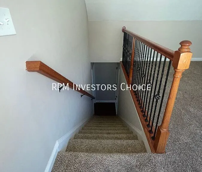 724 Cavalier Dr — Photo 9