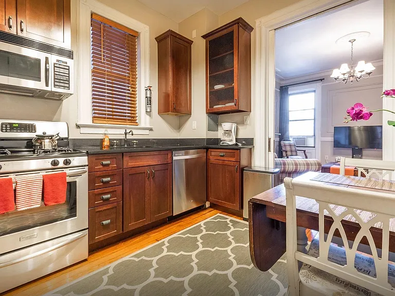 1009 Willow Ave #4L — Photo 6
