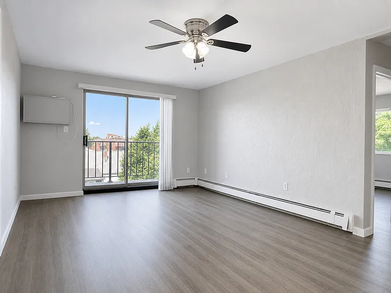 22 Irving St #15 — Photo 4
